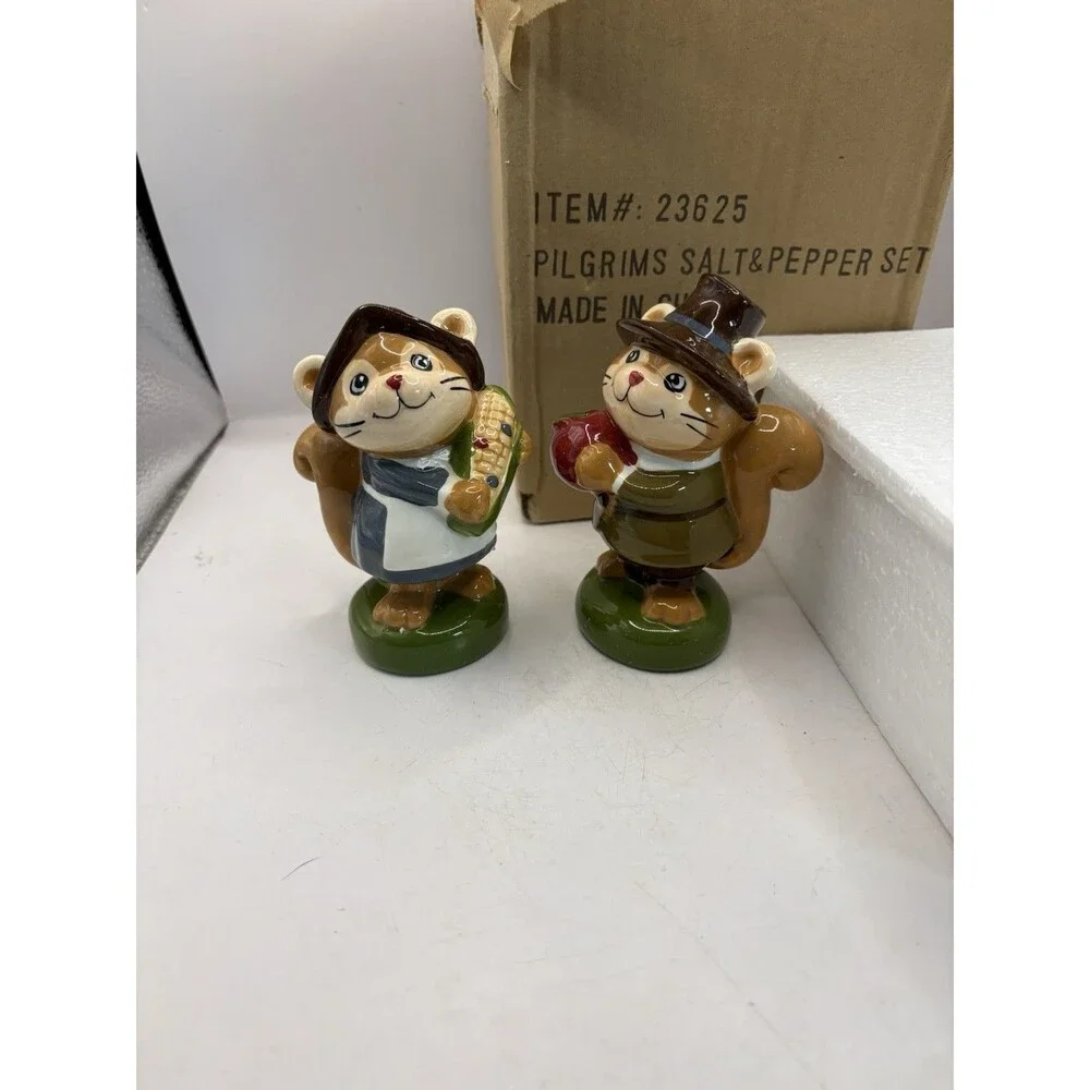 Pilgrim Squirrels Ceramic High Gloss Salt And Pepper Shaker’s Thanksgiving NIB